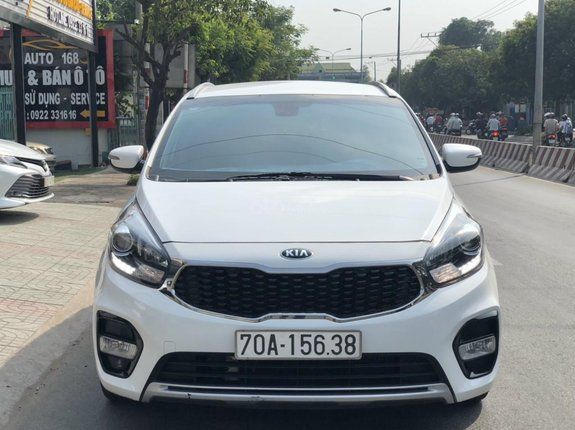 Cần bán Kia Rondo 1.7AT sản xuất năm 2017, 615tr