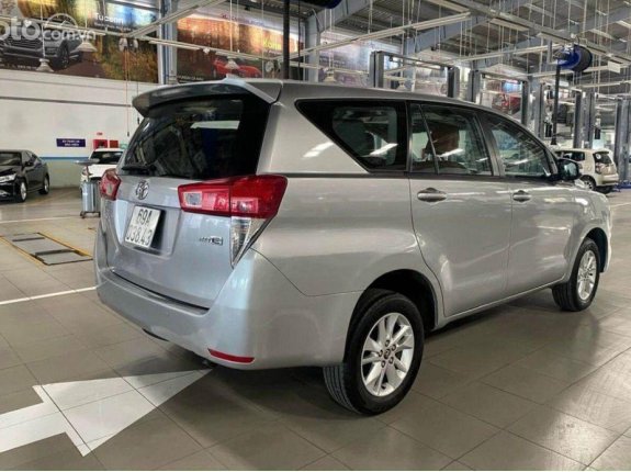 Bán Toyota Innova sản xuất 2017, màu bạc, giá chỉ 458 triệu