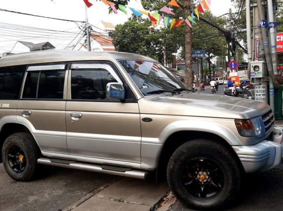 Mitsubishi Pajero 3.0 hai cầu 10/2004 xe còn zin hơn 80%