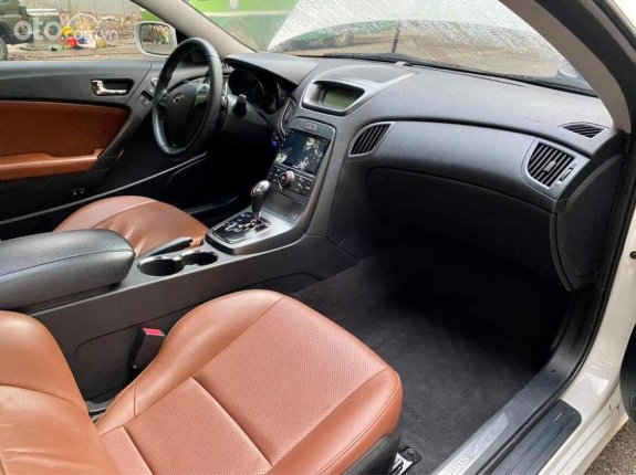 Bán xe Hyundai Genesis 2.0 Tubor năm 2012, màu trắng, sang trọng, xe siêu đẹp