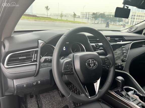 Bán Toyota Camry Q năm 2020, xe siêu mới, nhìn là ưng ngay, liên hệ