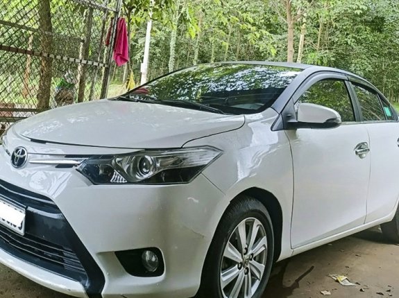 Cần bán gấp Toyota Vios E MT sản xuất năm 2016, màu trắng