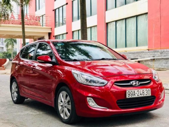 Cần bán xe Hyundai Accent AT sản xuất 2016, màu đỏ