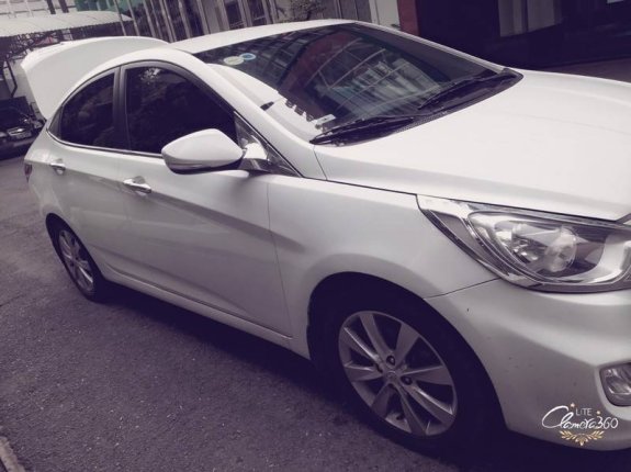 Cần bán lại xe Hyundai Accent AT 2012, màu trắng, xe nhập