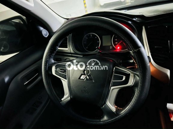 Bán ô tô Mitsubishi Triton 2.4L AT sản xuất năm 2018, màu bạc còn mới