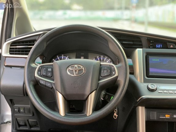 Toyota Innova 2.0 G 2018, màu bạc