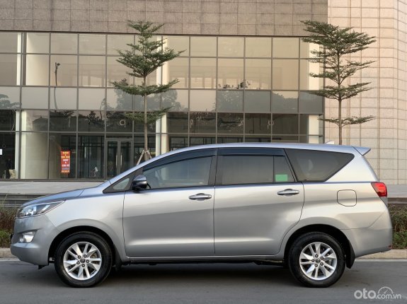 Toyota Innova 2.0 G 2018, màu bạc