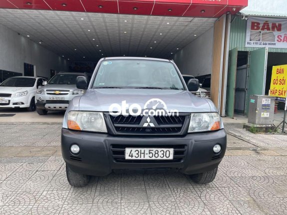 Cần bán gấp Mitsubishi Pajero MT sản xuất năm 2005, màu bạc