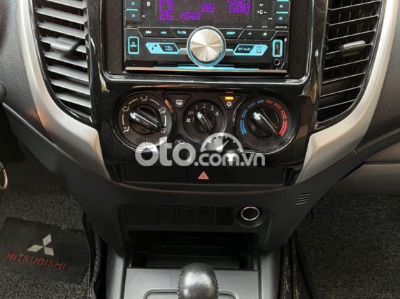 Bán ô tô Mitsubishi Triton 2.4L AT sản xuất năm 2018, màu bạc còn mới