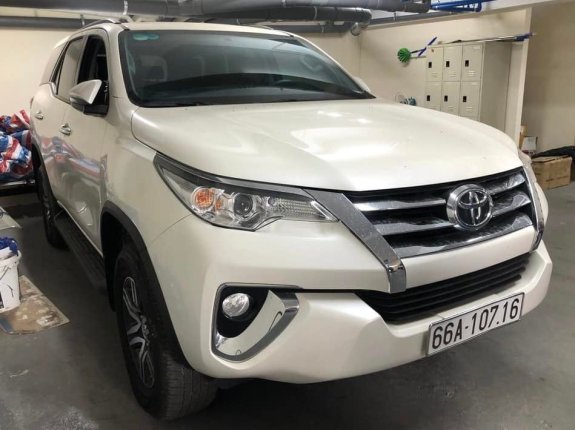Cần bán gấp Toyota Fortuner AT đời 2019, màu trắng