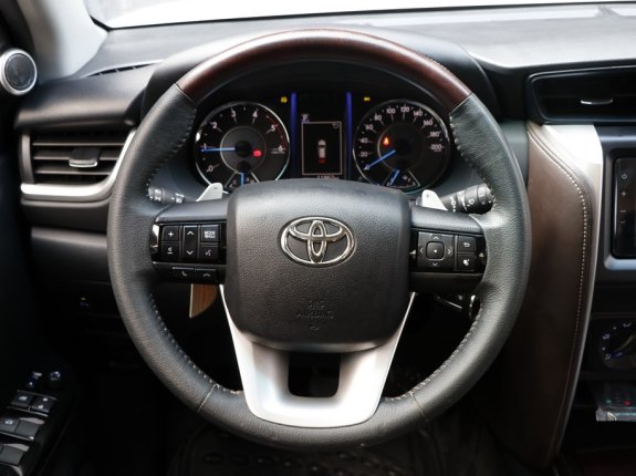 Toyota Fortuner 2.4AT 2WD 2019, hỗ trợ trả góp