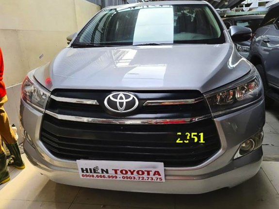 Cần bán gấp Toyota Innova 2.0 E sản xuất 2017, màu bạc, giá 480tr
