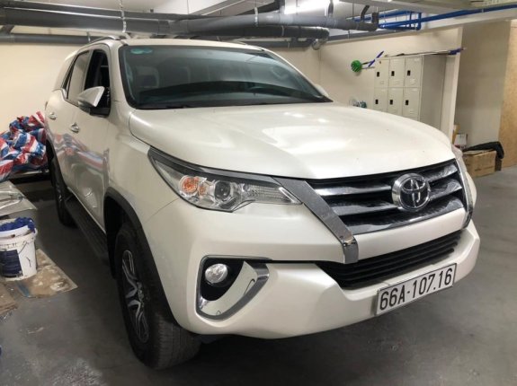 Xe Toyota Fortuner AT năm sản xuất 2019, màu trắng