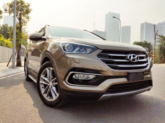 Bán Hyundai Santa Fe AT sản xuất năm 2018, màu nâu, giá tốt