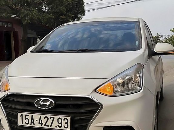 Cần bán Hyundai Grand i10 1.2 AT năm sản xuất 2018, màu trắng chính chủ, giá chỉ 335 triệu