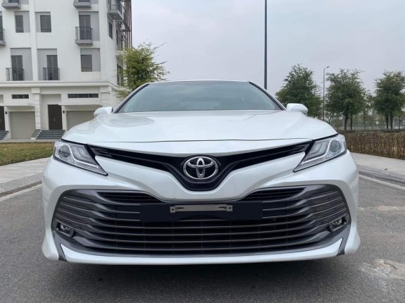 Cần bán gấp Toyota Camry 2.5Q đời 2019, màu trắng, xe nhập