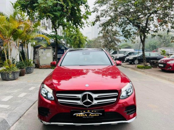Cần bán Mercedes GLC 300 sản xuất 2017, màu đỏ, nhập khẩu nguyên chiếc