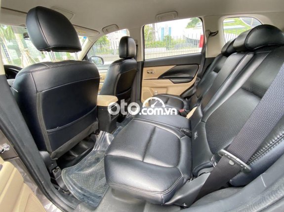 Cần bán xe Mitsubishi Outlander 2.0 CVT năm sản xuất 2018, màu xám 