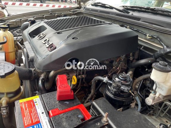 Cần bán lại xe Toyota Fortuner MT sản xuất năm 2014, màu bạc còn mới