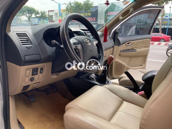 Cần bán lại xe Toyota Fortuner MT sản xuất năm 2014, màu bạc còn mới