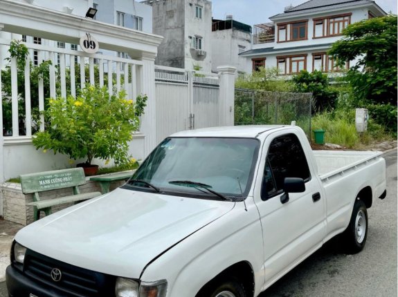 Cần bán Toyota Hilux sản xuất năm 2000, màu trắng, nhập khẩu chính chủ giá cạnh tranh