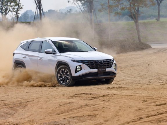 Hyundai Tucson AT 2022 siêu mới, hỗ trợ trả góp 85%, tặng 12 tháng BHVC, tặng 100% phí dịch vụ