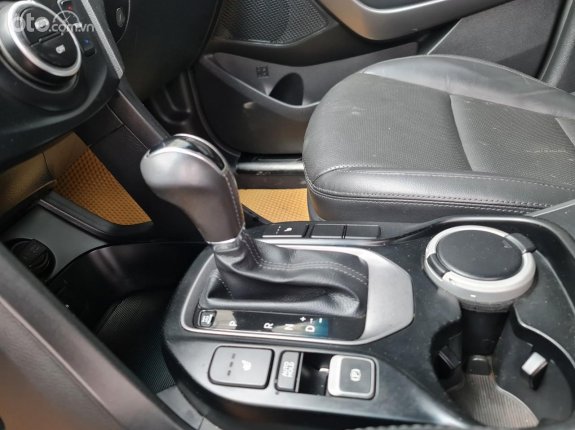 Cần bán gấp Hyundai Santa Fe AT năm 2015 bản full dầu