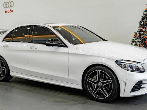 Cần bán gấp Mercedes AT sản xuất năm 2019, màu trắng