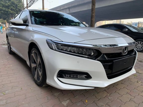 Cần bán lại xe Honda Accord AT sản xuất 2019, màu trắng, xe nhập