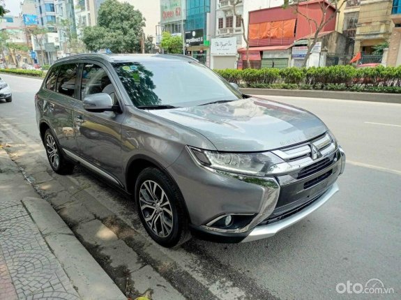 Cần bán xe Mitsubishi Outlander 2.0 CVT sản xuất 2019, màu xám, 699 triệu