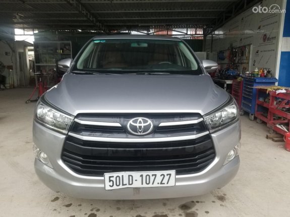 Bán ô tô Toyota Innova 2.0E sản xuất năm 2018, màu bạc, giá chỉ 535 triệu