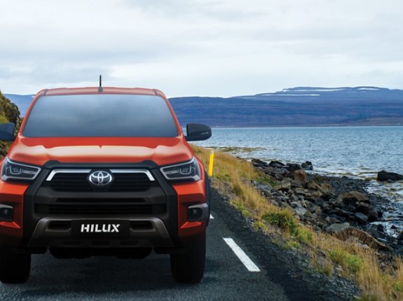 Bán Toyota Hilux 2.4E 4x2 năm 2021, nhập khẩu nguyên chiếc, giá tốt