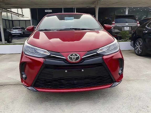 Bán xe Toyota Yaris 1.5G AT sản xuất 2021, màu đỏ, xe nhập