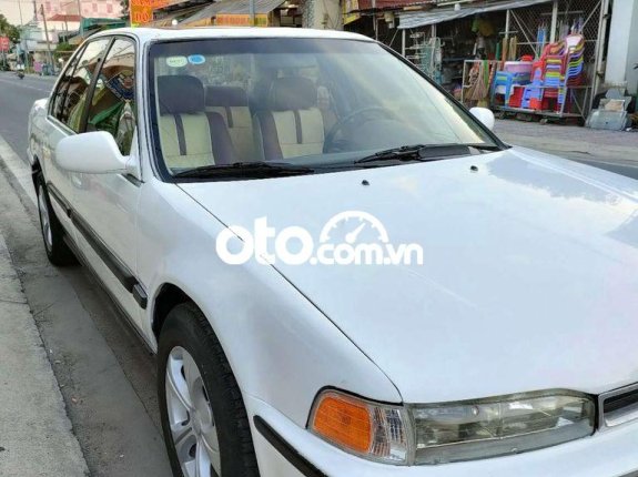 Cần bán Honda Accord MT sản xuất 1990, màu trắng, nhập khẩu giá cạnh tranh