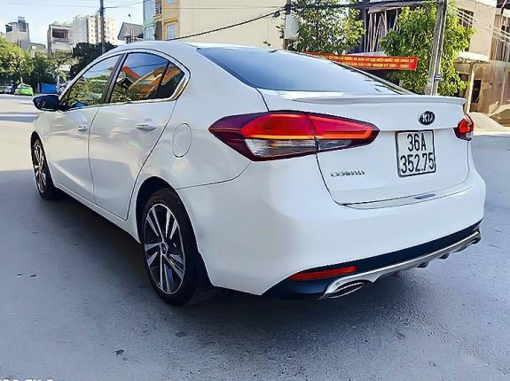 Cần bán xe Kia Cerato 1.6 MT năm 2018, màu trắng số sàn, giá chỉ 405 triệu