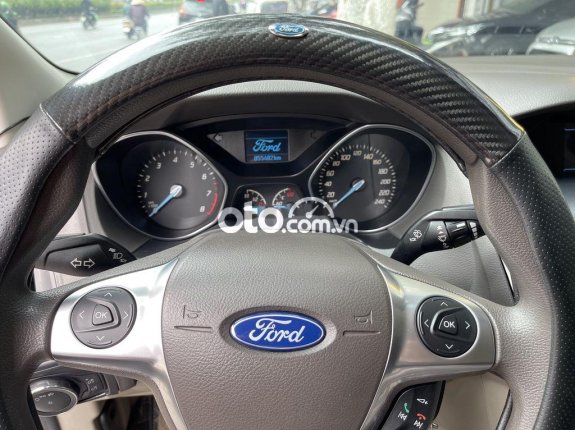 Bán xe Ford Focus 1.6 AT Trend năm sản xuất 2014, màu bạc, giá tốt
