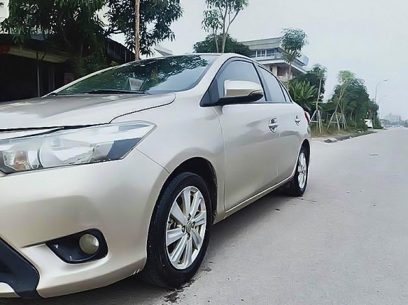 Cần bán Toyota Vios 1.5E sản xuất năm 2015, màu bạc