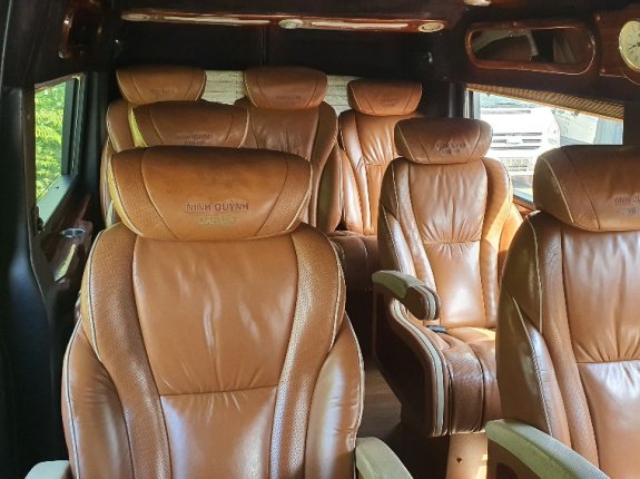 Phát mại  tài sản Ford Limousine 10 chỗ 2015