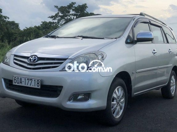 Bán xe Toyota Innova 2.0G năm sản xuất 2010, màu bạc