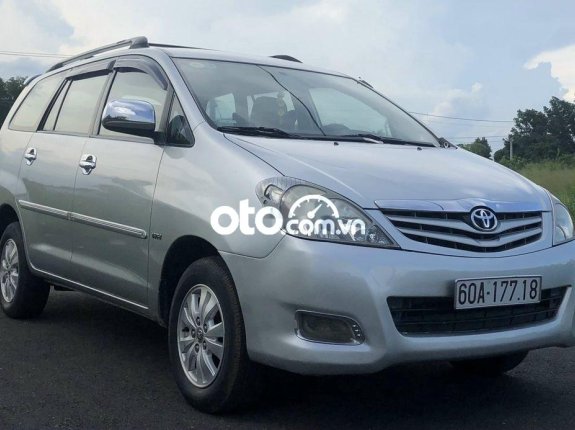 Bán xe Toyota Innova 2.0G năm sản xuất 2010, màu bạc