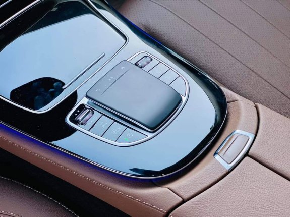 Mercedes-Benz E180 2021 - Giá xe Mercedes-Benz E180 năm 2022, ưu đãi trước bạ, bảo hiểm, phụ kiện chính hãng