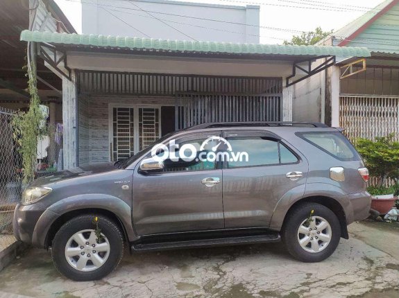Bán Toyota Fortuner 2.4G 4x2 AT sản xuất 2010, màu xám, nhập khẩu giá cạnh tranh