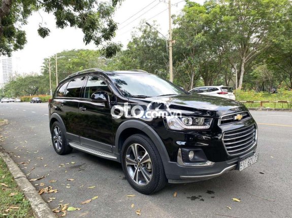 Cần bán gấp Chevrolet Captiva Revv  LTZ 2.4 AT năm 2016, màu đen