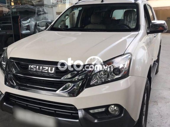 Cần bán xe Isuzu mu-X 3.0 4x2 AT năm sản xuất 2017, màu trắng, nhập khẩu nguyên chiếc số tự động