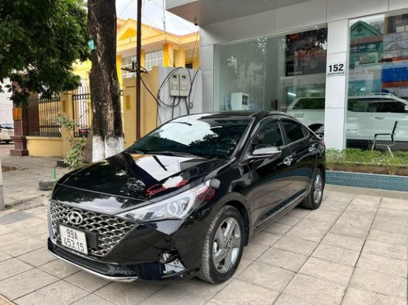 Bán xe Hyundai Accent 1.4 AT sản xuất năm 2021, màu đen như mới