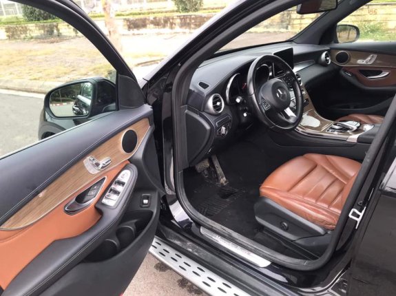 Bán ô tô Mercedes GLC 250 4Matic sản xuất năm 2016, màu đen còn mới