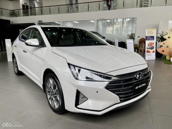Bán Hyundai Elantra 2.0 AT sản xuất 2021, giảm tối đa 50tr tiền mặt, giảm 50% thuế trước bạ, cùng nhiều quà tặng chính hãng
