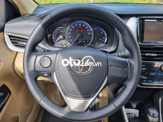 Bán xe Toyota Vios 1.5G AT sản xuất 2018, màu bạc