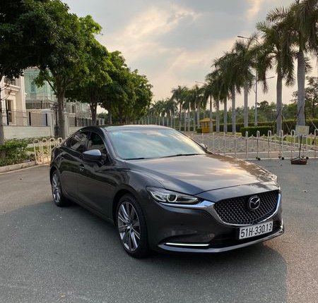 Cần bán Mazda 6 2.5 Signature Premium sản xuất năm 2020, màu Machine Grey Metallic, xe siêu lướt