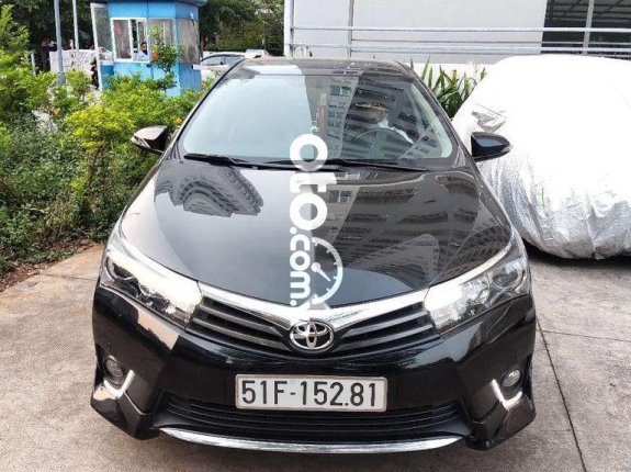 Cần bán Toyota Corolla Altis 2.0V năm sản xuất 2015, màu đen xe gia đình, giá tốt
